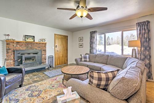 Updated Rustic Retreat Cabin: Walk to Payette Lake - North Fork Payette River, ID