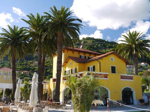 Villa Eva Beach Hotel de charme Airole
