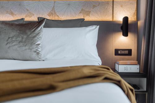 SKYE Suites Green Square - image 6