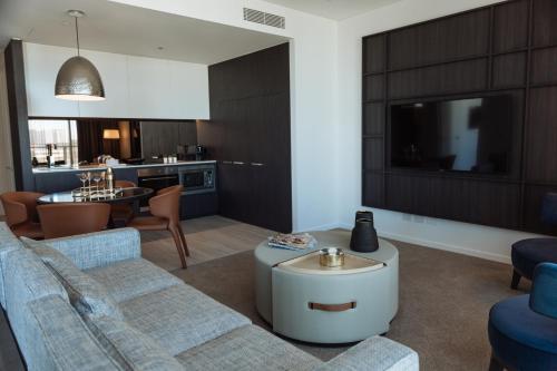 SKYE Suites Green Square - image 9