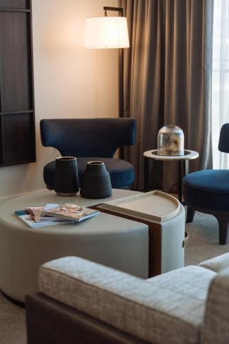 SKYE Suites Green Square - image 7