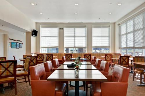 Hilton Garden Inn Oshkosh - image 6