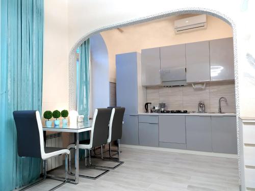Centre Located Apartments - image 2