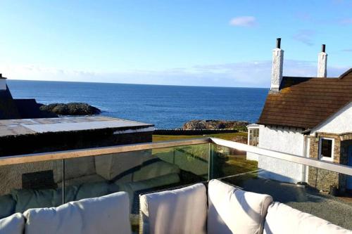 PLAS GWYN-3 BED-LUXURY SEA VIEW APT