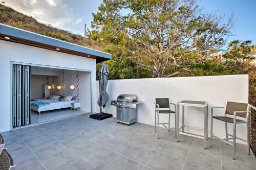 Luxury St Croix Home with Oceanfront Pool and Views in 斯洛布