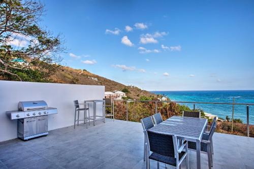 Luxury St Croix Home with Oceanfront Pool and Views in 斯洛布