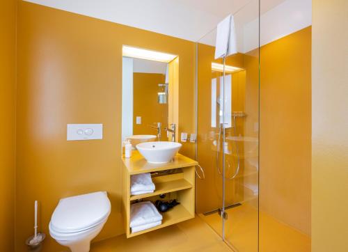 room detail thumbnail 2