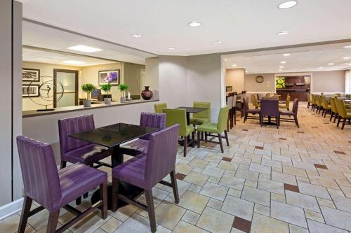 La Quinta Inn & Suites by Wyndham Miami Airport East