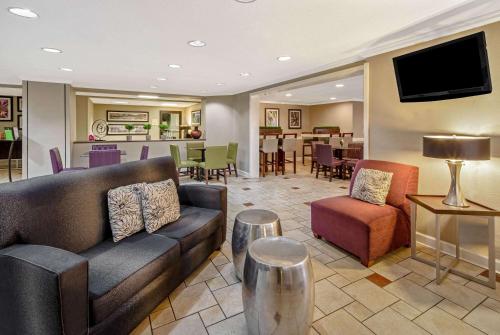 Lobi, La Quinta Inn & Suites by Wyndham Miami Airport East in Miami (FL)