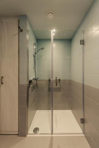 Isaacs Hotel Cork City Room Type - Deluxe Three-Bedroom Apartment with Stair Access Only