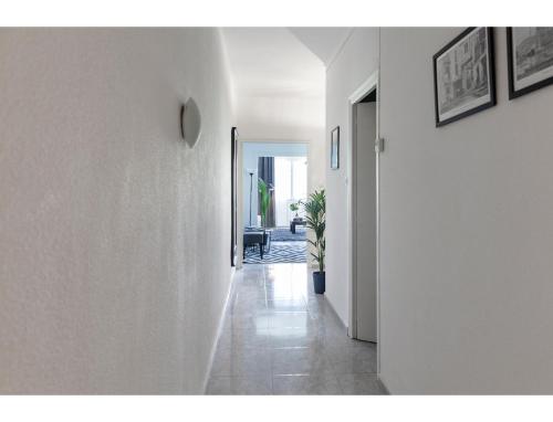 CENTRAL STYLISH FULLY EQUIPPED APARTMENT in EIXAMPLE with BALCONY Ref MRHAY - image 2