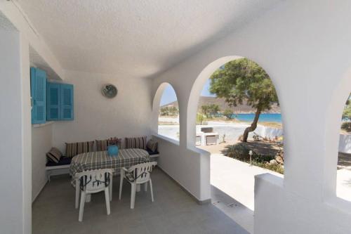 Seafront quiet house with bbq in Molos