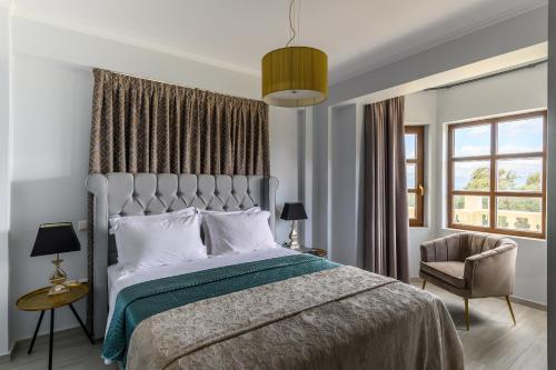 Villa Filoxenia - by the sea - up to 12 guests in Kato Rodini (Akhaia)
