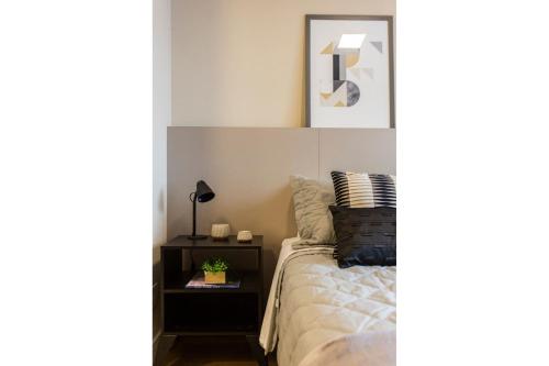 BHaus Vila Madalena Eside - Studio Premium com Varanda - Cama Queen - 3o andar - Rua Girassol - Piscina no Rooftop - Academia - Lavanderia pay per use - es1, São Paulo (fotografie 4)