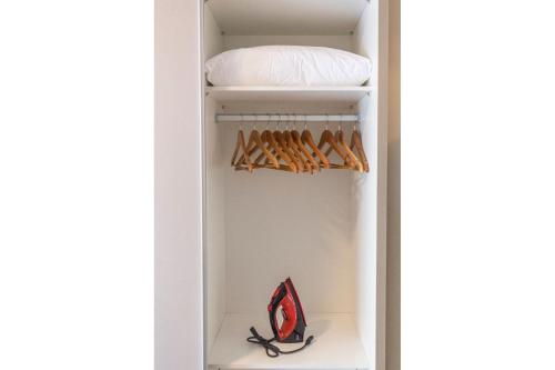 BHaus Vila Madalena Eside - Studio Premium com Varanda - Cama Queen - 3o andar - Rua Girassol - Piscina no Rooftop - Academia - Lavanderia pay per use - es1, São Paulo (fotografie 9)