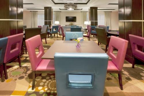 홀리데이 인 익스프레스 & 스위트 휴스턴 NW/벨트웨이 8 웨스트 로드 바이 IHG - 식음료(F&B)