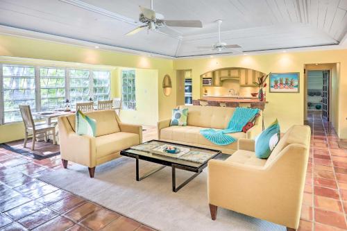 Bright St Thomas Getaway with Pool, 3Mi to Magens Bay in 聖托馬斯