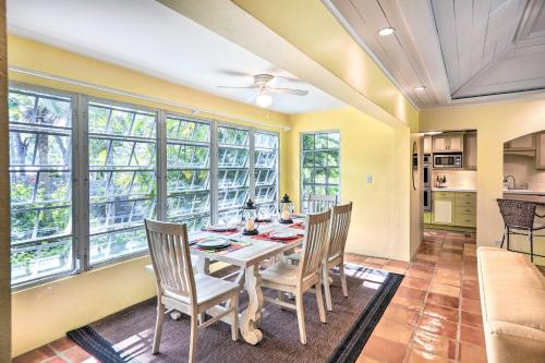 Bright St Thomas Getaway with Pool, 3Mi to Magens Bay in 聖托馬斯