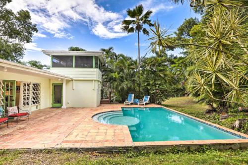 Bright St Thomas Getaway with Pool, 3Mi to Magens Bay