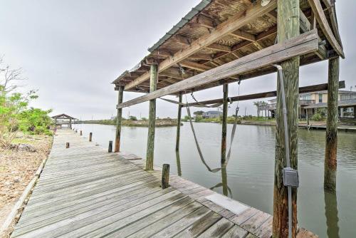 The Salty Lime 1 Canal Front Apt with Dock and Kayak! - image 12