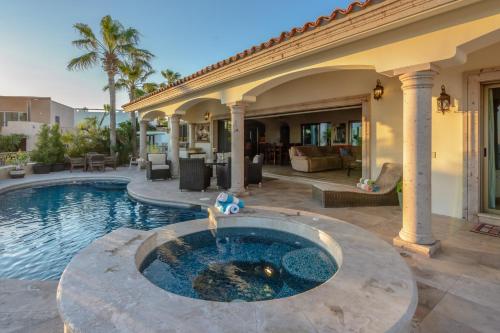 Cabo Hacienda with Private Pool and Rooftop Terrace!