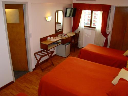 Standard Triple Room image 10