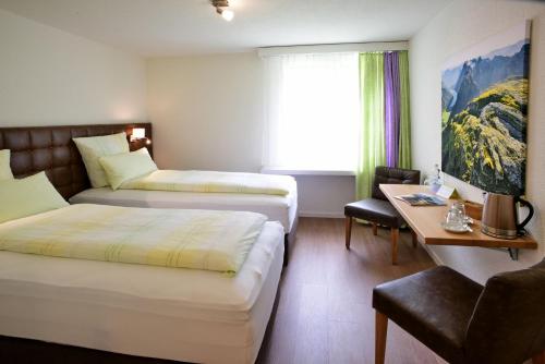 2 twin beds