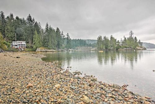 Quiet Hidden Creekside Home Steps to Sechelt Inlet