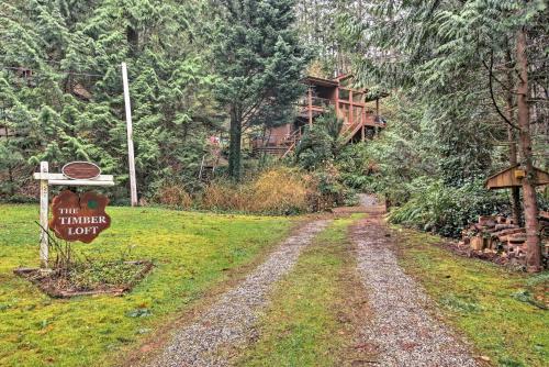 Quiet Hidden Creekside Home Steps to Sechelt Inlet