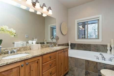 1 Bedroom Huntsville Utah Vacation Rental - Snowbasin and Pineview Lodging 76A - image 9