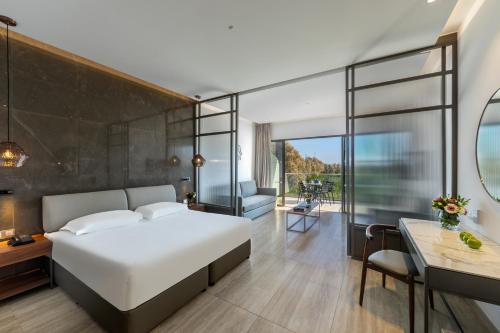 Aliathon Ionian in 帕福斯