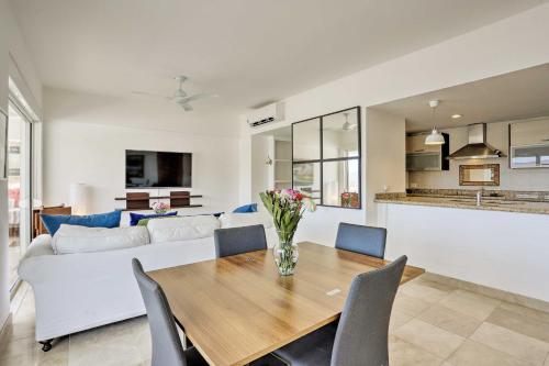 Cabo Condo in Pedregal Area with Amenities and Views in Cabo San Lucas, Mexico
