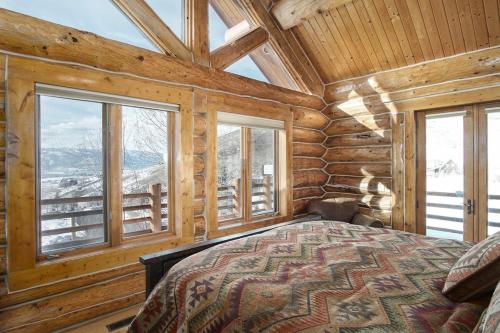 4 Bedroom Mountain Cabin in Huntsville Utah Sleeps 10 Home M - main image