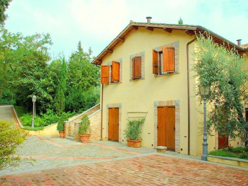 Luxurious Apartment in Perugia with Pool - image 3