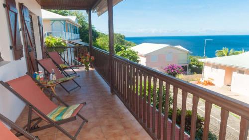 Terraza/balcón, Rose phoenix appartement terrasse et piscine vue mer in Les Anses-d'Arlet