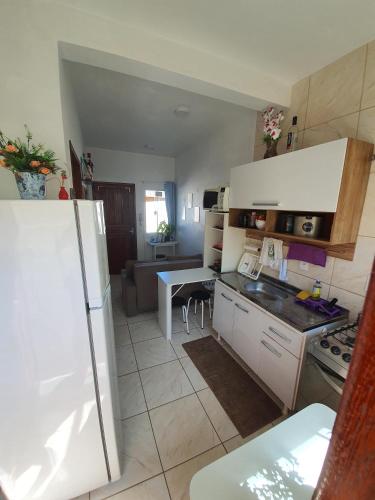 ห้องครัว, Apartamento próximo ao Aeroporto de Florianópolis. (Apartamento proximo ao Aeroporto de Florianopolis.) near สนามบินนานาชาติเอร์ซิลิโอ ลูซ