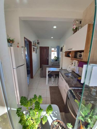 ห้องครัว, Apartamento próximo ao Aeroporto de Florianópolis. (Apartamento proximo ao Aeroporto de Florianopolis.) near สนามบินนานาชาติเอร์ซิลิโอ ลูซ