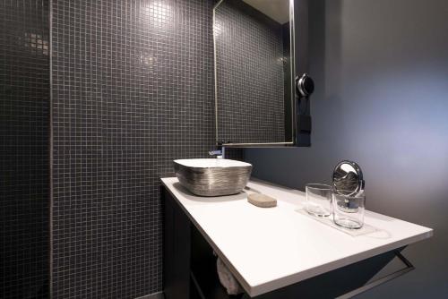 9Hotel Mercy - image 3