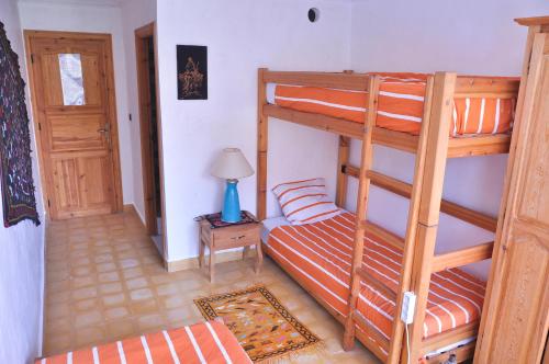 Triple room, basic, shared bathroom, 3 beds