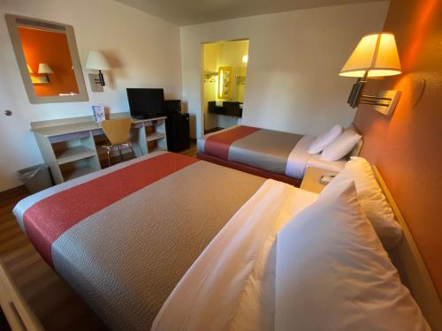 Motel 6-Flagstaff AZ - West - Woodland Village - image 2