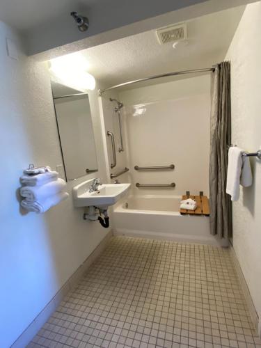 Motel 6-Flagstaff AZ - West - Woodland Village - image 4