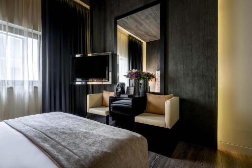9HOTEL MERCY