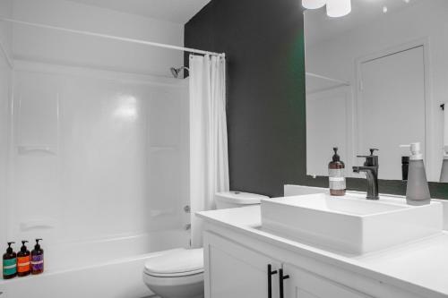 WanderJaunt - Zilker Apartments - image 8