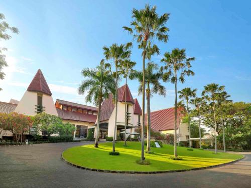 Grand Tropic Suites Hotel Surabaya