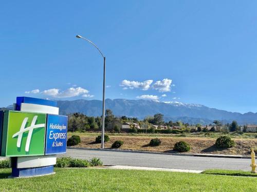 Holiday Inn Express & Suites Beaumont - Oak Valley, an IHG Hotel