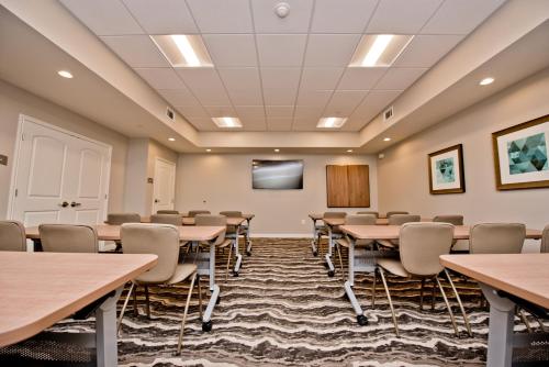 Staybridge Suites Houston - Humble Beltway 8 E, an IHG Hotel