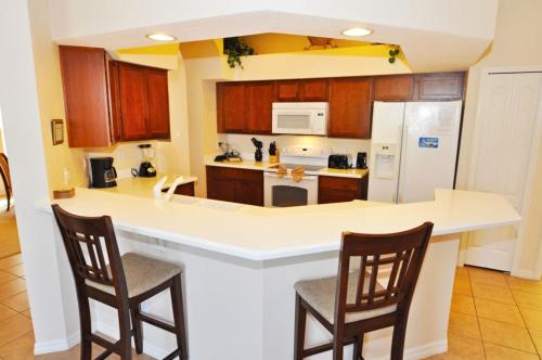 Well-Appointed 5Bed Pool Hm 152EP Shires - image 8