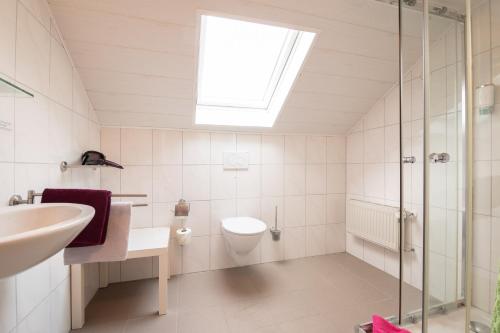 Bathroom, Landhaus Heimisch Bed & Breakfast in Geisfeld