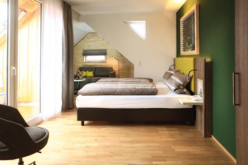 1 king bed, 1 sofa bed