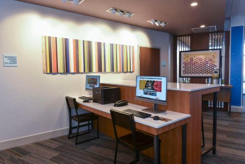 Holiday Inn Express & Suites - Madisonville an IHG Hotel - image 3